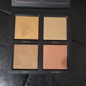 Huda beauty 3D highlighter pallet